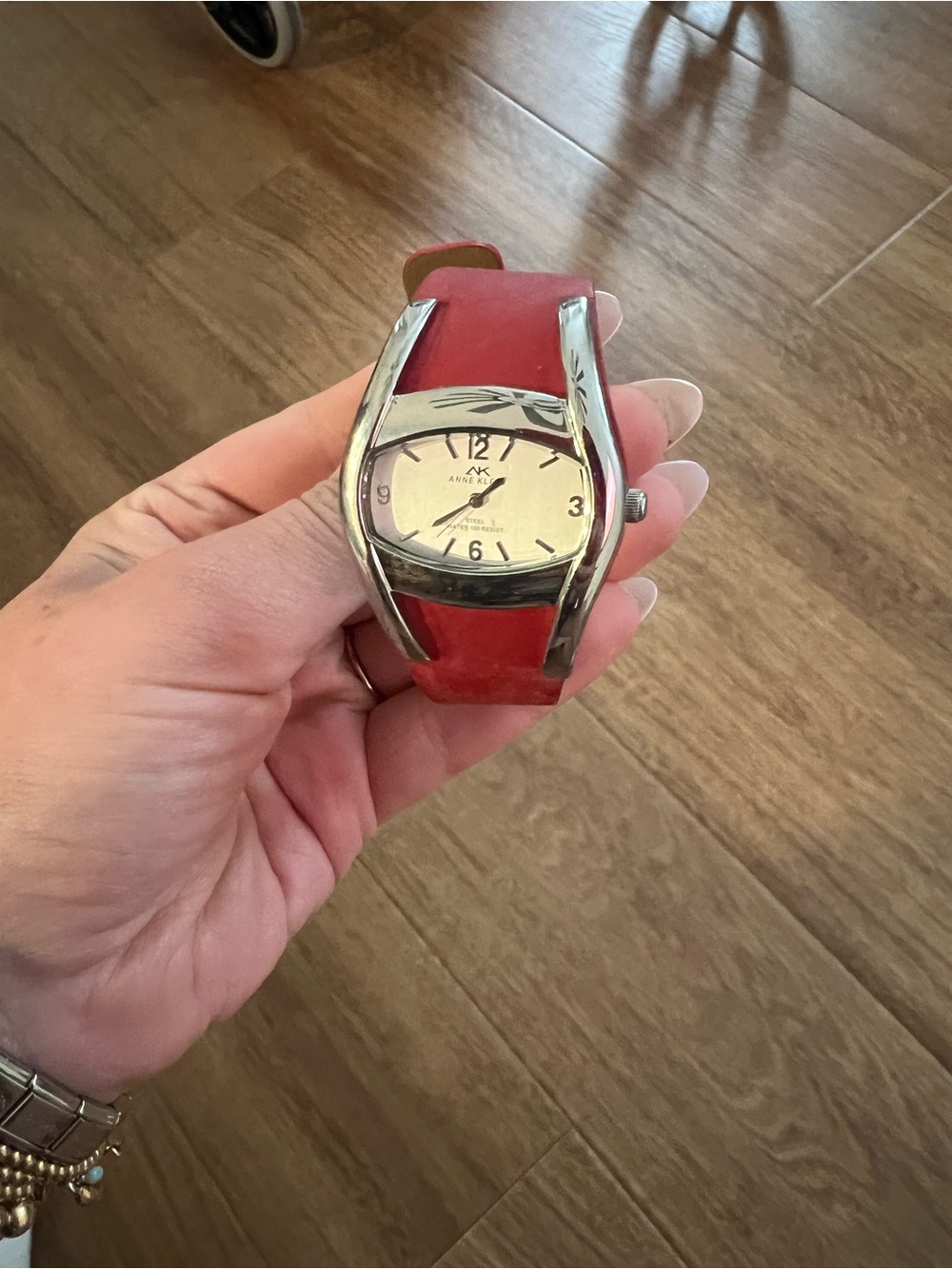 Vintage Red Strap Fashion Watch